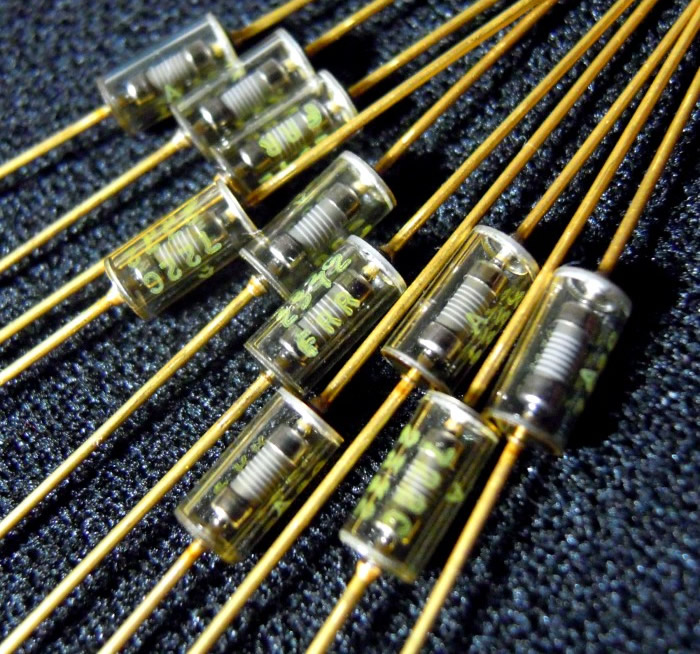 VISHAY RNR55C 105R 0.25W 3.7x8 Gold lead HIFI resistor