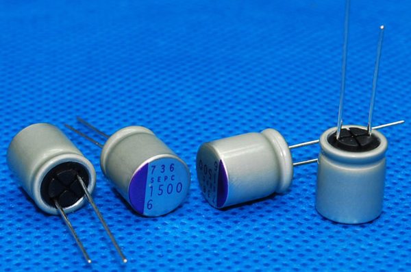 Solid capacitors